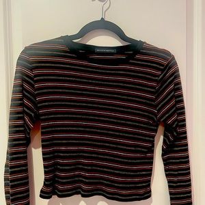 A fall top with long sleeves.(Brandy Melville)